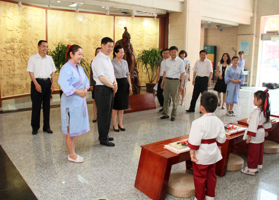 市委副书记、市长杨鲁豫先生视察夫子书院